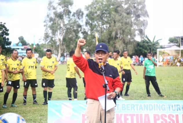 H Asmar Tutup Turnamen U 40 Piala Ketua PSSI Meranti