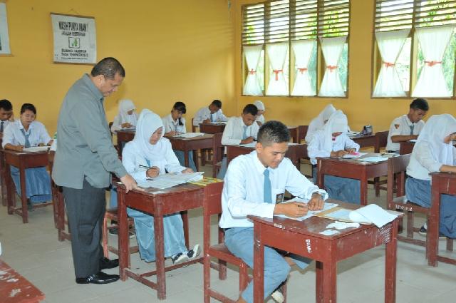 Hari kedua UN Pemda Inhu Tinjau Sekolah di Kecamatan Pasir penyu dan Lirik