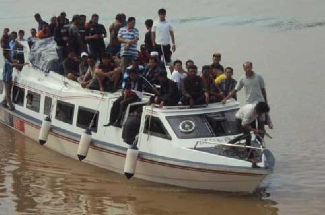 Arus Balik di Rohil, Punumpang Kapal Terlantar Seharian
