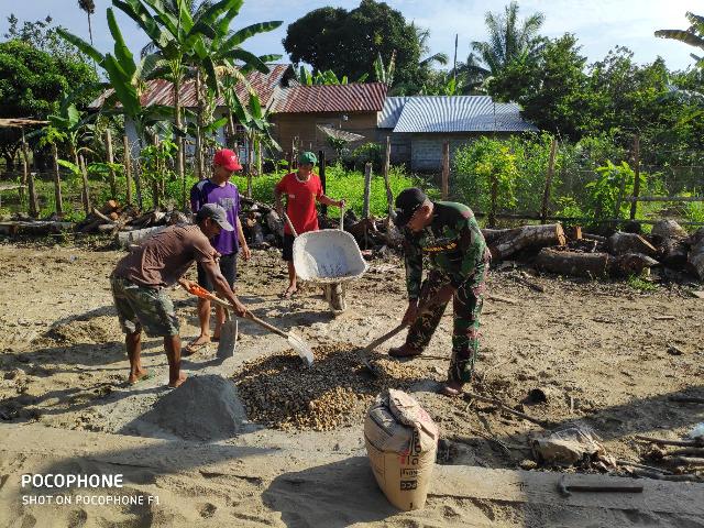 Serda Hendriswan Bantu Pembuatan Rumah Warga di Desa Koto Inuman
