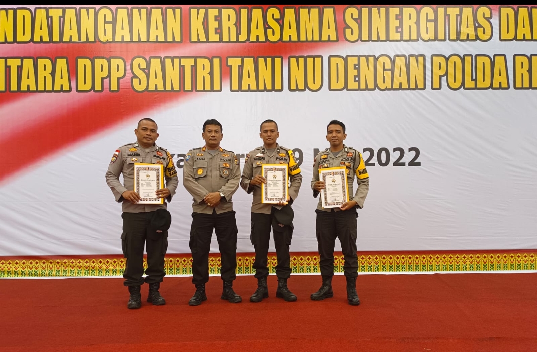 Tiga Bhabinkamtibmas Polres Meranti Terima Penghargaan Dari Kapolda Riau