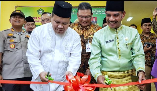 Bupati Irwan Resmikan Pengoperasian Kantor Kas Syariah Bank Riau-Kepri  di Kantor Kemenag Meranti