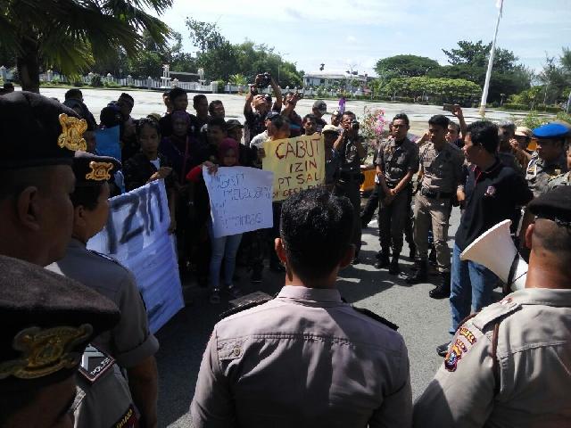 Demo, Masyarakat Pungkat Tagih Janji Bupati Wardan