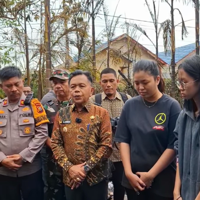 Kebakaran Hebat di Selatpanjang, Tiga Rumah Ludes, Bupati Asmar Bersama OPD Terkait Sigap Beri Bantuan