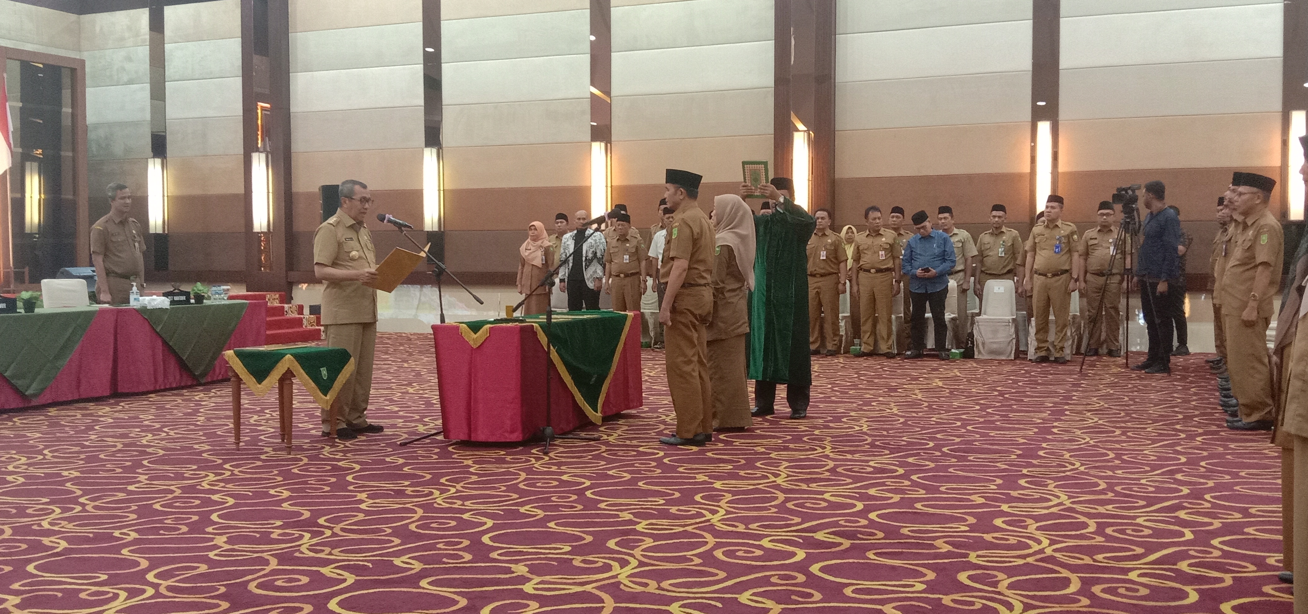 Gubernur  Syamsuar, Lantik Ratusan  SMA /SMK dan SLB Negeri Se- Provinsi Riau