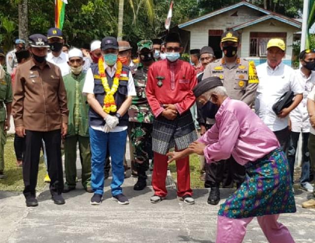 Gubri Syamsuar Bersama Wabup Tinjau Proyek Jalan Kampung Balak Desa Tj Pranap