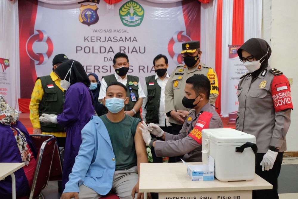 Bawa 2.400 Dosis, Polda Riau Gelar Vaksinansi di Unri