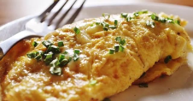 Hidangan Omelet Bakso Spesial Bisa Jadi Menu Sarapan