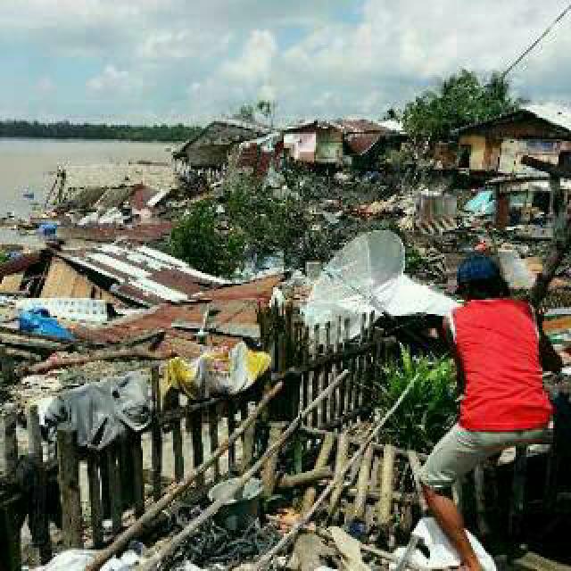 Longsor di Tanjung Baru,  Sejumlah Rumah Terjun Ke Sungai