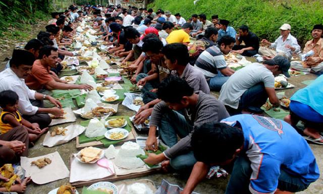 6000 Warga Makan Tahu Bersama