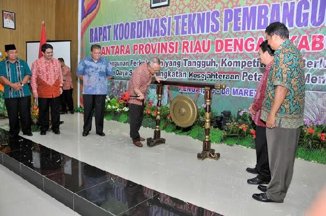 Plt Gubri: Sektor Perkebunan Berikan Multiplayer Effect di Riau