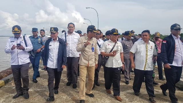 Wabup Meranti dan Tim Kemenko Polhukam Kunjungi Pulau Terluar di Kabupaten Meranti