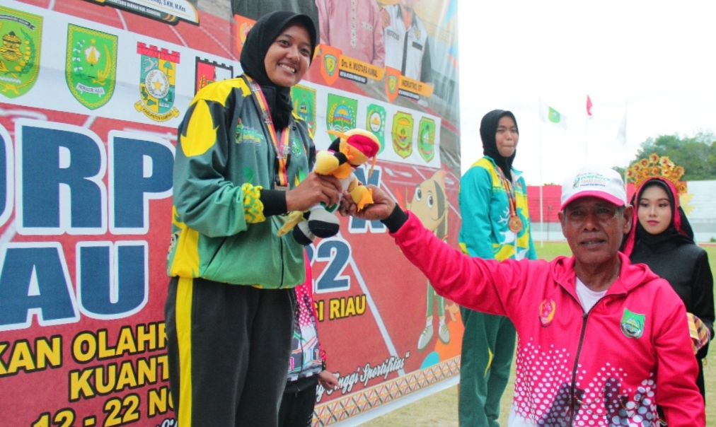 Tasya Riwani Atlet Lompat Tinggi Kabupaten Bengkalis, Bagi Tips Sukses Sabet Medali Perak  pada Porprov Riau 2022