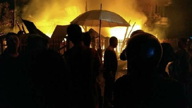 Kebakaran Hanguskan 1 Unit Rumah Panggung di Meranti