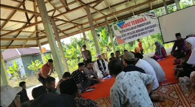 Rapat Terbuka Desa Bukit Petaling, Kades Purna Windra Rahasiakan Dokumen ADD 2018