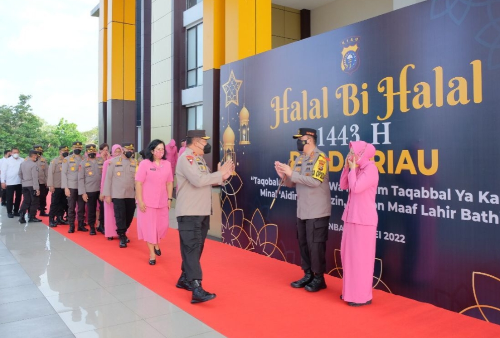 Pimpin Apel Perdana Dan Gelar Halal Bihalal, Kapolda Riau Irjen Moh Iqbal Kembali Gelorakan Semangat “Together We Are Strong”