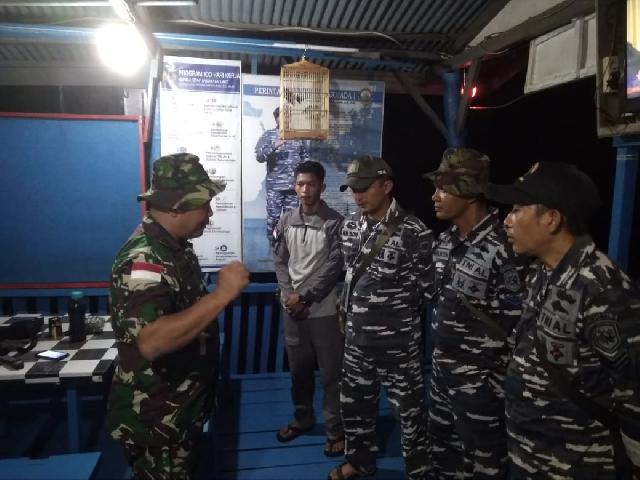 Tim TNI AL Selatpanjang Terjun Langsung Bantu Insiden RoRo di Tanjung Buton
