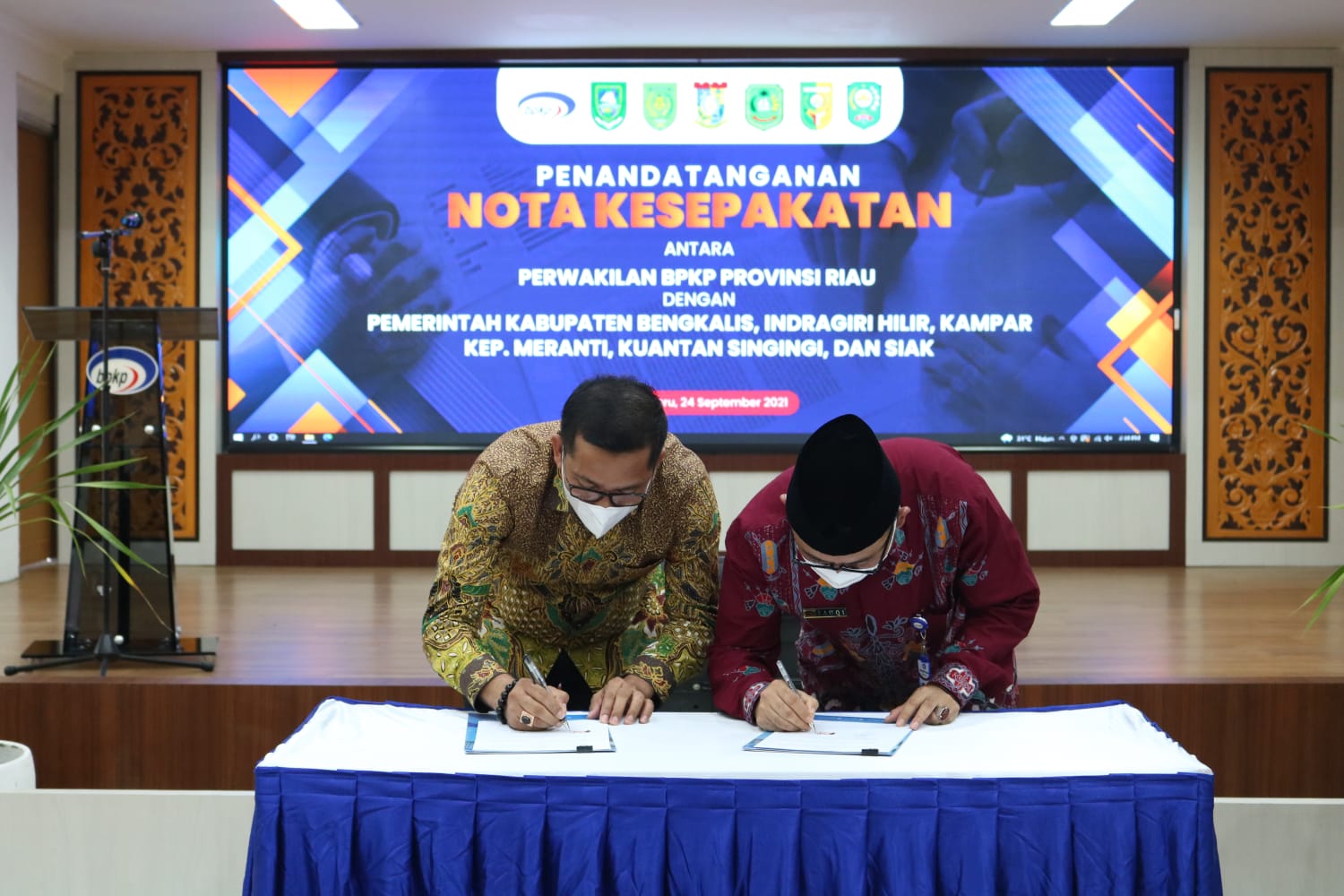 Bupati Kepulauan Meranti H.Muhammad Adil SH Teken MoU Antara Pemkab Kepulauan Meranti Dengan Perwakilan BPKP Prov Riau
