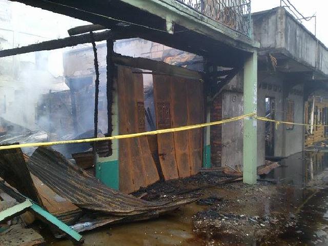 Tiga Petak Bangunan Terbakar di Jalan Jawi-jawi Selatpanjang