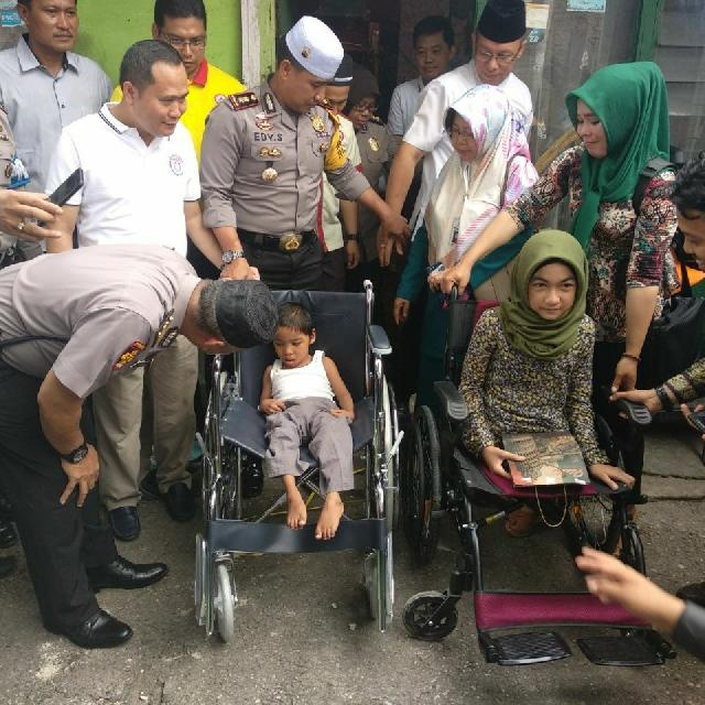 Jum'at Barokah Resta Pekanbaru Sambangi Rumah Nenek Pedagang Peyek Keliling