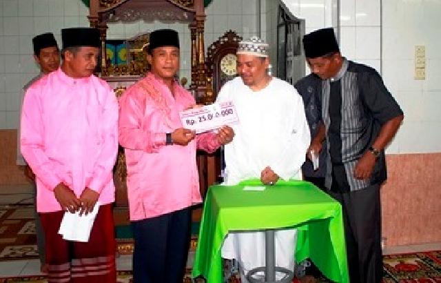 Walikota Dumai Bantu Dana Pembangunan Masjid Ilham Rp25 Juta