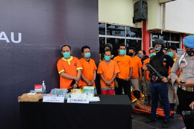 Polda Riau Gulung Sindikat Narkoba Bersenjata