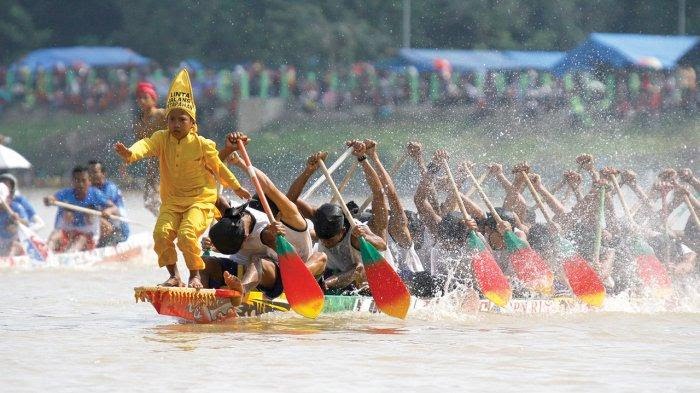 Juara Pacu Jalur 2022, Tuah Keramat Sialang Soko Raih Piala Bergilir Menteri Pariwisata