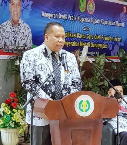 PB PGRI Beri Anugrah Dwija Praja Nugraha Kepada Bupati Irwan Disaksikan Presiden RI Joko Widodo