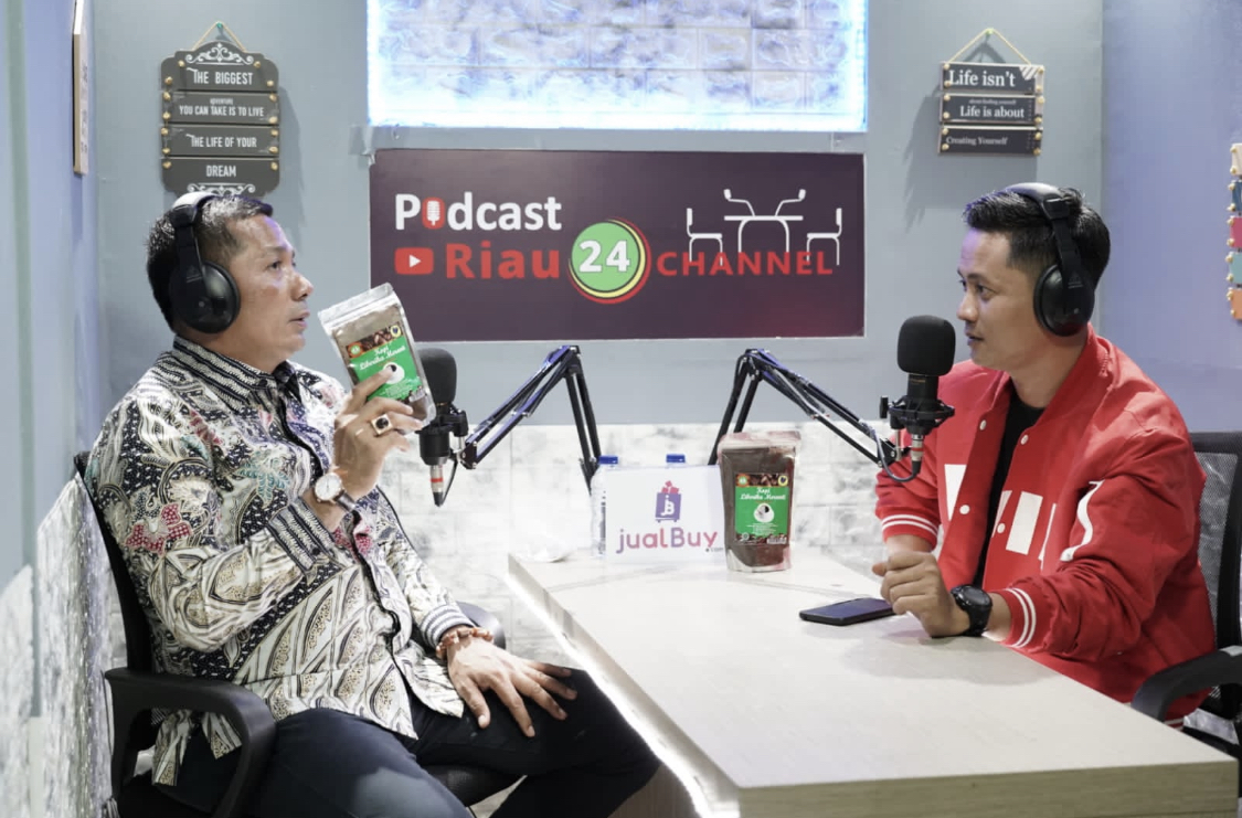 Bupati Meranti H Muhammad Adil SH MM Penuhi 3 Undangan Talk Show di Pekanbaru