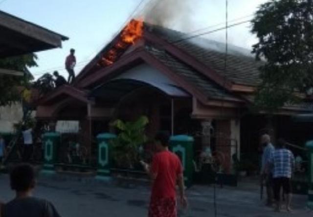 Diduga Korsleting Listrik, Rumah Kakek 74 Tahun Terbakar