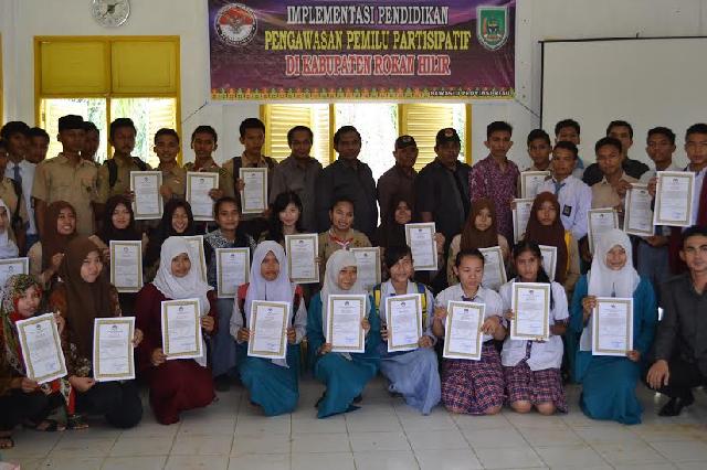 Bawaslu Riau Ajak Pelajar Rohil Mengawasi Jalannya Pilkada.
