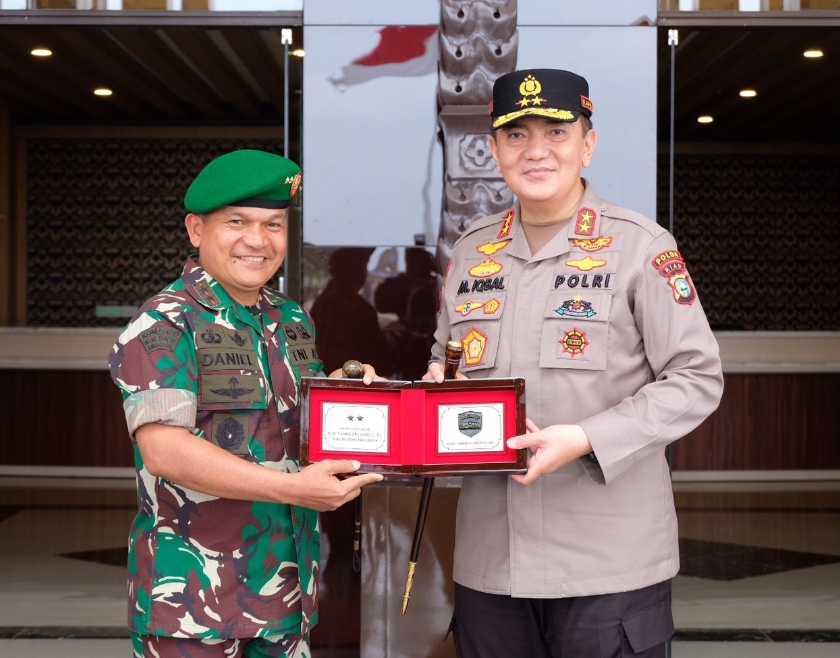 Berkunjung ke Polda Riau, Pangdam I BB Sampaikan Apresiasi Jalinan Sinergitas TNI Polri Kapolda Bangga dikunjungi Pangdam