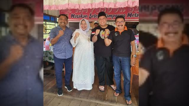 Viral di Facebook, Foto Mirip Siti Aisyah 'Bupatiku' Dengan Ketua Parpol Netizen Tanggapi Cerdas  
