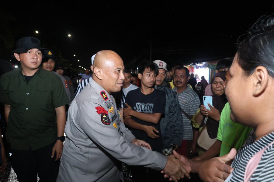 Wakapolda Riau Tinjau Korban Banjir, Pastikan Warga Mendapatkan Pelayanan Optimal