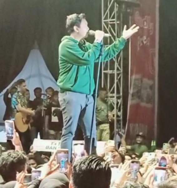 Denny Caknan Mengelar Konser Perdananya, Ditaman Rekreasi Alam Mayang Kota Pekanbaru