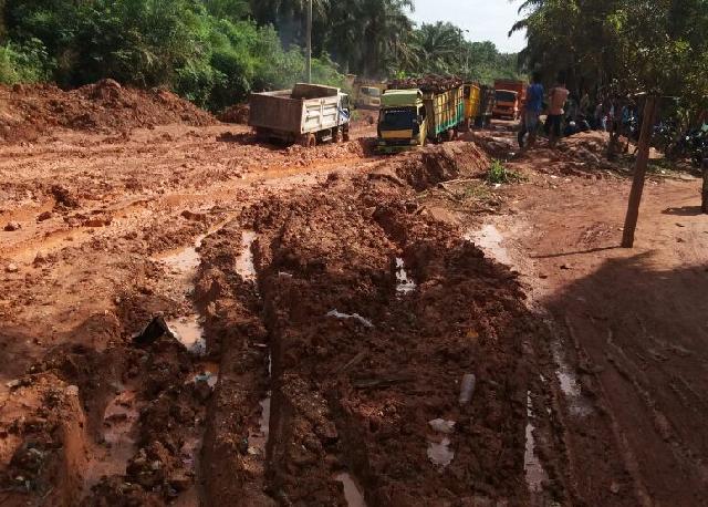 Diguyur Hujan Jalan Gajahmada Hancur, Masyarakat Kecamatan Talang MuandauTerancam
