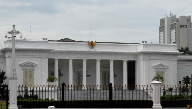 Presiden Jokowi Tinggalkan Istana Lewat Pintu Belakang