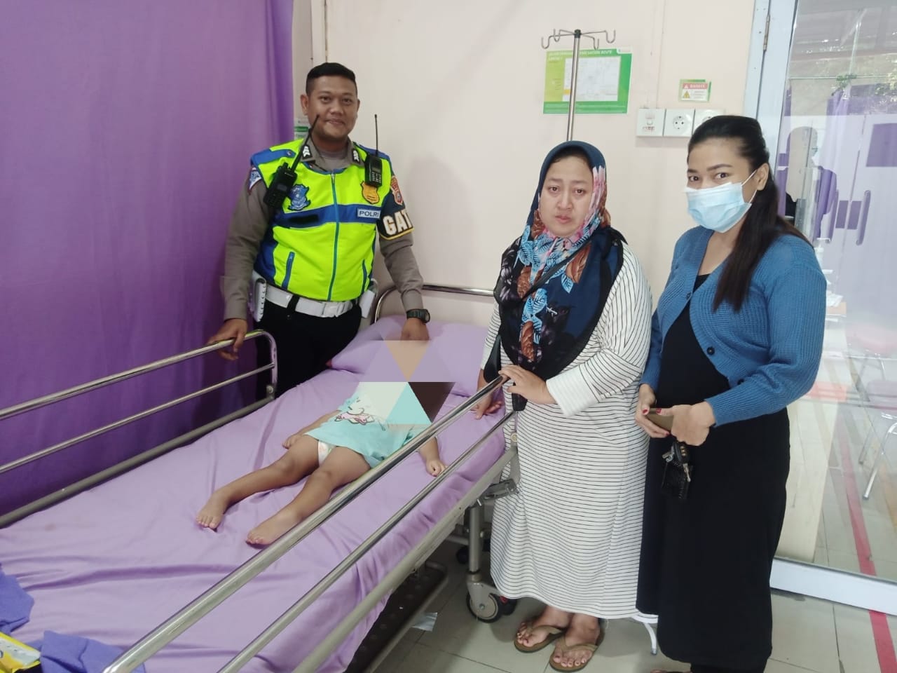 Aksi Heroik Polantas Pekanbaru, Bonceng Ibu dan Balita Ke Rumah Sakit