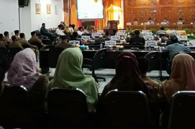 Ketua DPRD Dan Bupati Tandatangi LPJ  APBD Kuansing 2017, Ada Calo Yang Mengatur Pasar Rakyat