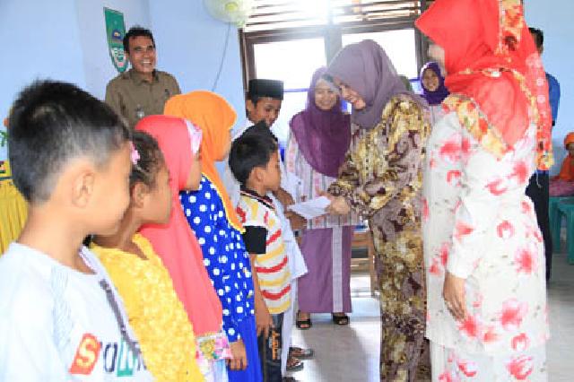 K3S Rohul Serahkan Bantuan Kepada 100 Anak Yatim di Rambahsamo