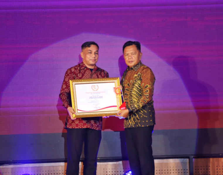 Plt Bupati Asmar Terima Penghargaan Cakaplah Awards 2024