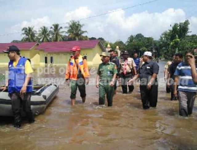 Bupati Pelalawan HM Harris Beri Bantuan Kepada Masyarakat Kecamatan Langgam