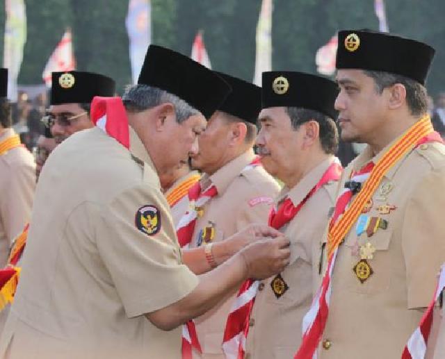 Bupati Siak Terima Penghargaan Darma Bhakti dari Presiden SBY 