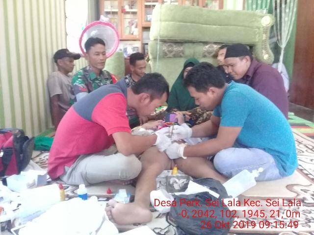 Babinsa 04/PP Koptu Bambang HW Kunjungi Kegiatan Sunat Massal Desa Sei Lala