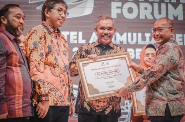 Pj Bupati Kampar, Terima Penghargaan Stakeholder Ke-2 NSF SKK Migas Dan KKKS Sumbagut