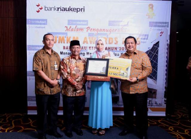 Tenun Lejo Khas Melayu Bengkalis Raih Award Bank Riau Kepri