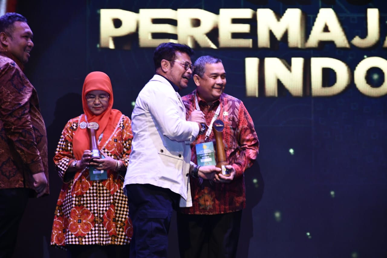 Gubernur Syamsuar Dianugerahi Penghargaan dari Kementan Atas Komitmen Jalankan PSR
