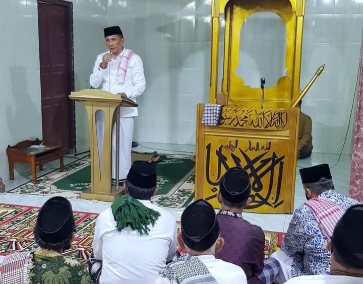 Bupati H.M Adil Safari Ramadhan di Masjid Al-Huda Desa Mantiasa Tebingtinggi Barat