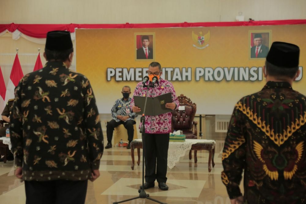 Wagubri Kukuhkan KH Abdurrahman Qoharuddin sebagai Ketua FKUB Provinsi Riau priode 2021-2026.