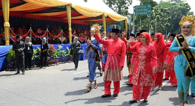 HM Wardan Pimpin Pawai Taaruf di MTQ Riau